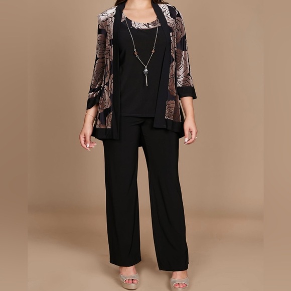 R&M Richards Pant Suit - Picture 3 of 7